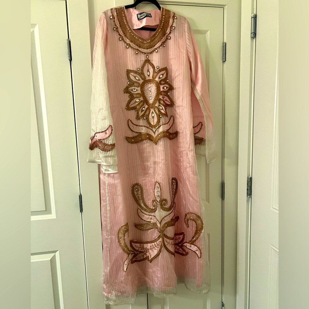 Pink & White Pakistani Salwar Kameez